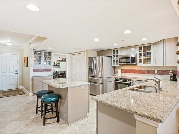 5th image of 33 Comares Ave Unit 302