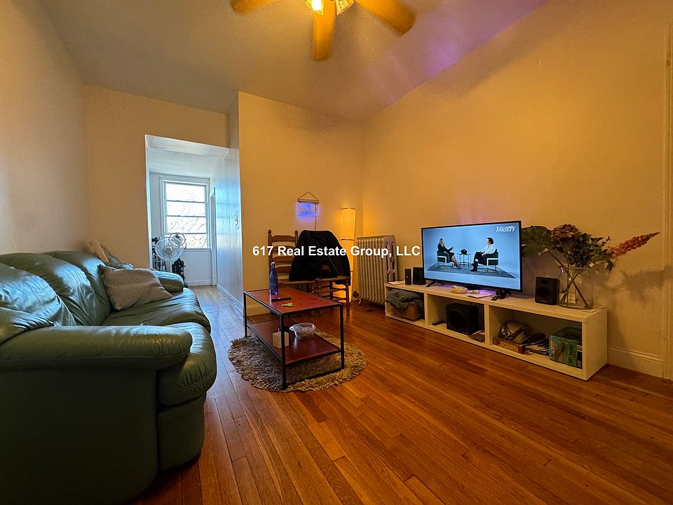 1st image of 33 Egremont Rd APT 2