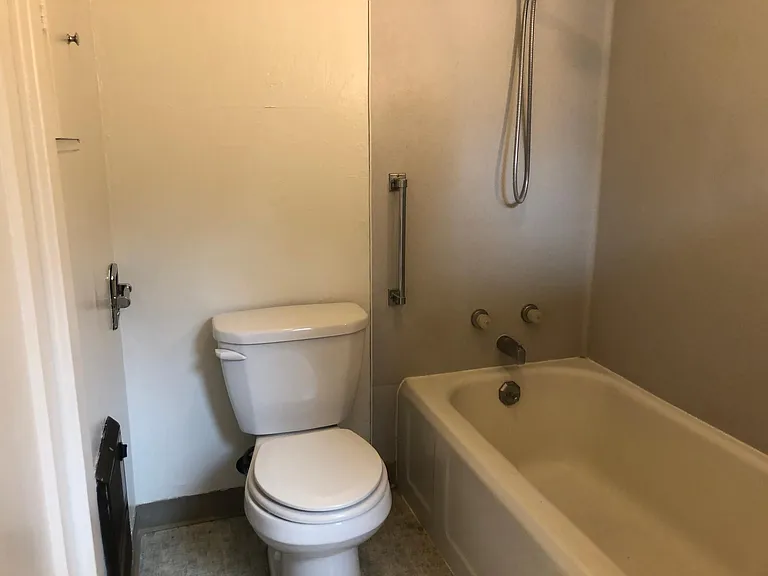 1030 NE Duncan Ln — Photo 8