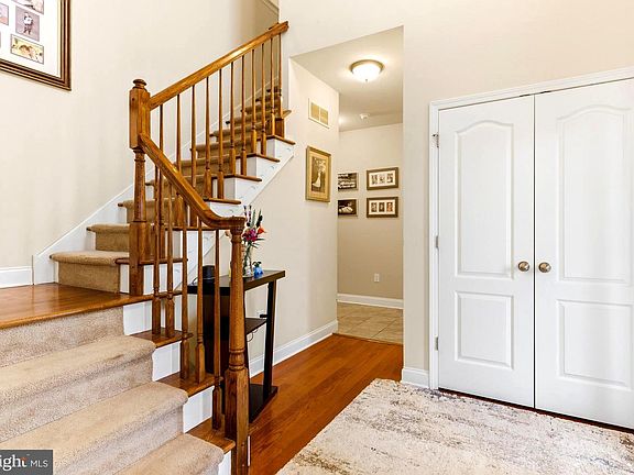 3rd image of 325 Windsor Rd