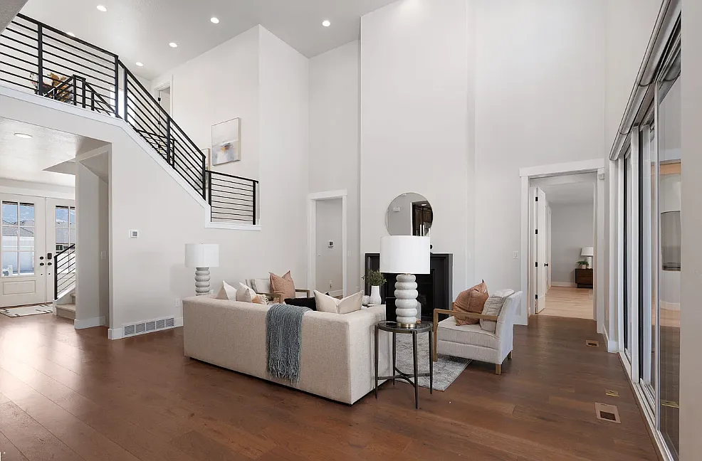 5 bed, 3.5 bath, 5200 sqft, $6,000 — Photo 3