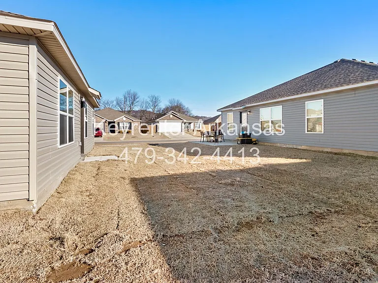 846 E Sparrow Cir — Photo 28