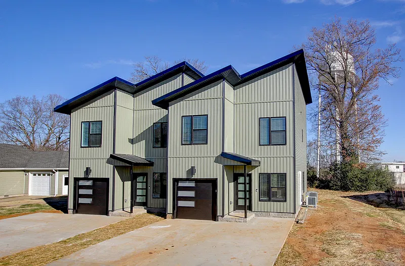 3 bed, 2.5 bath, 1277 sqft, $1,295 — Photo 4
