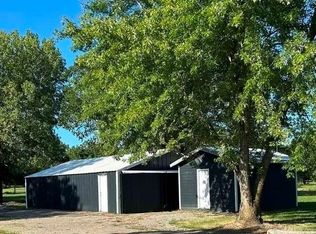 909 W Alfred St, Mulberry, KS 66756