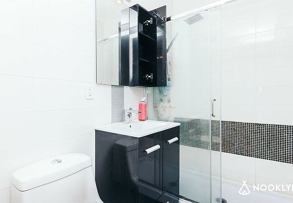 2nd image of 190 Jefferson St #1A