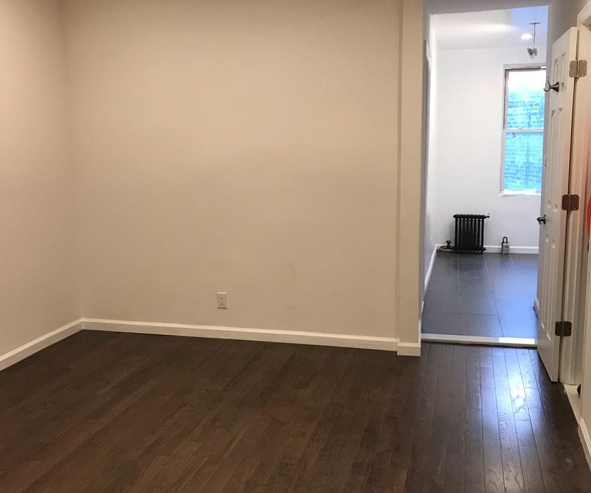 2nd image of 3099 Villa Ave
