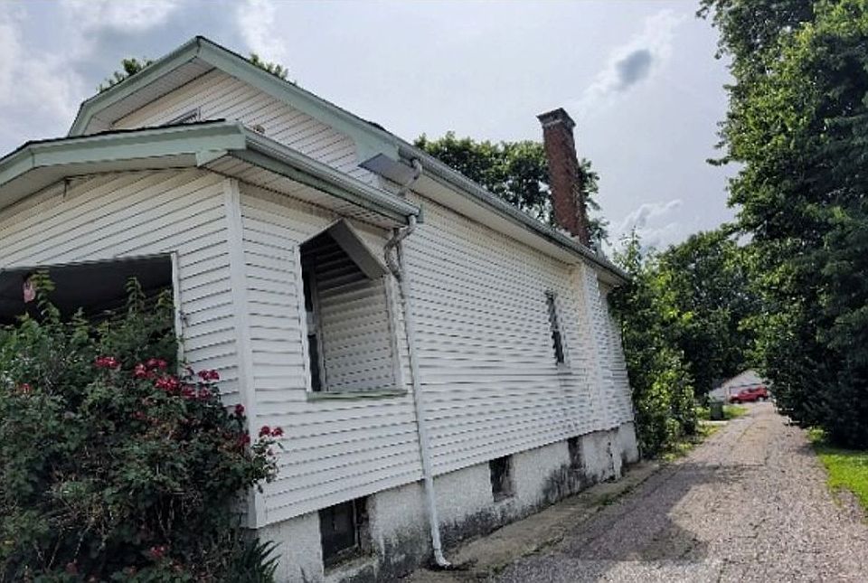 2nd image of 4919 Andrew St