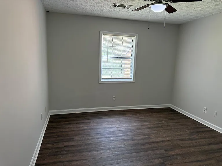 1915 Patterson Cir — Photo 8