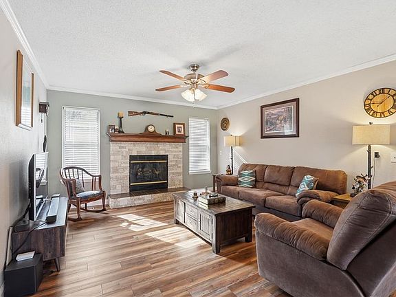 5th image of 1505 Emerald Cir