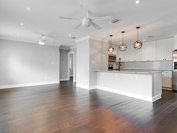 2nd image of 3906 Rogers Ave