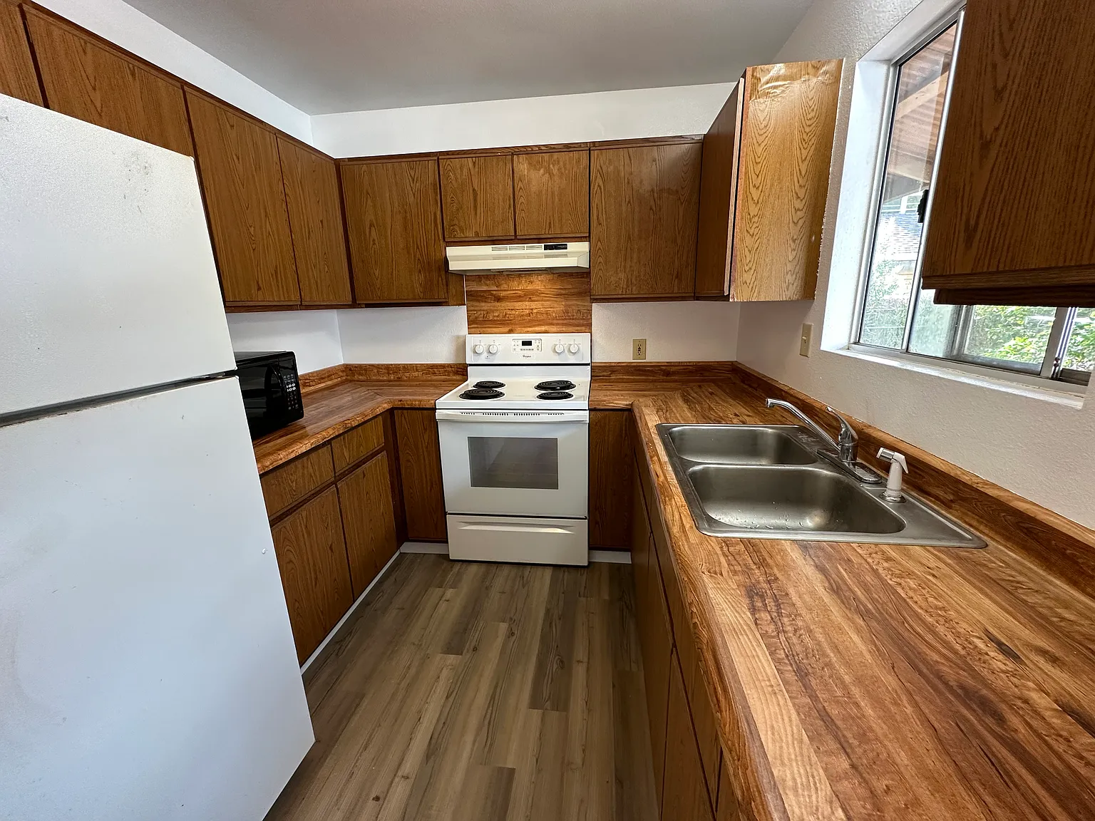 2 bed, 864 sqft, $3,000 — Photo 2