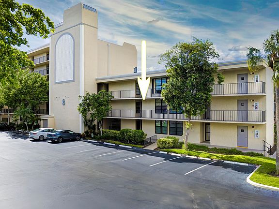 5th image of 8 Royal Palm Way #2050