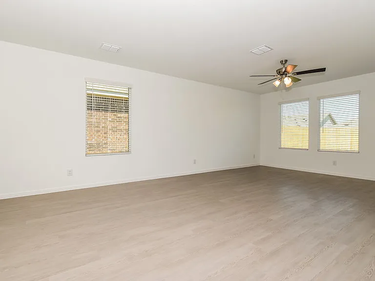 1718 Crossbill St — Photo 5