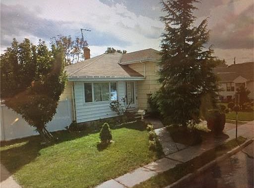 2nd image of 147 James St