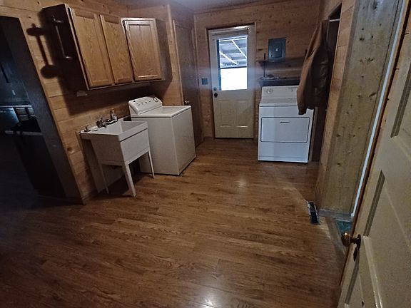 Laundry & Side Entry