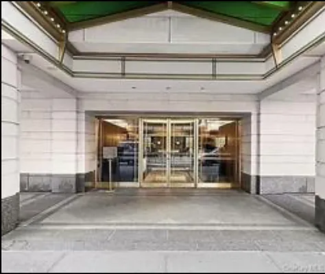 Sold by Agranoff Real Estate | media 1