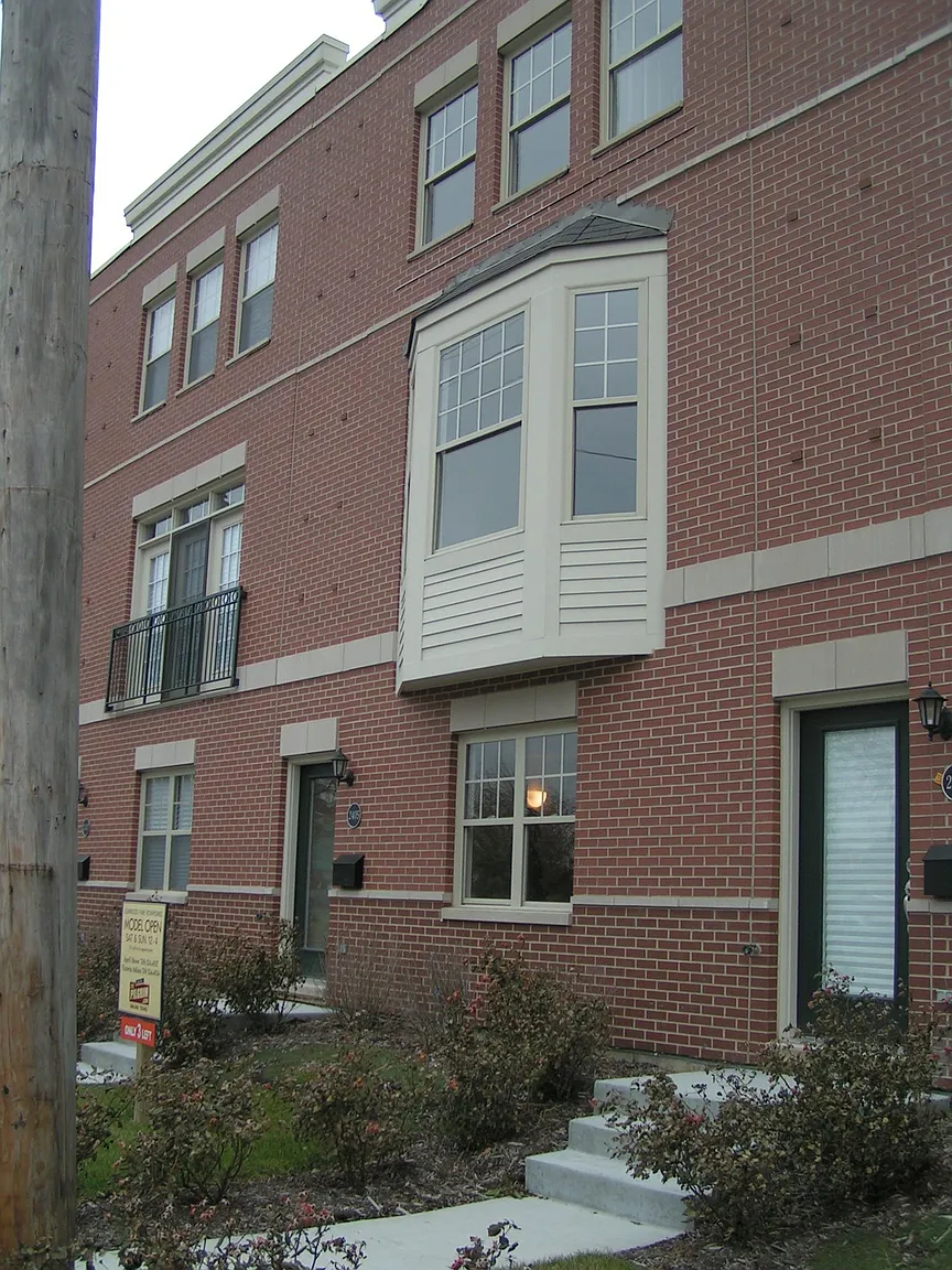 2405 N 75th Ave photo 1