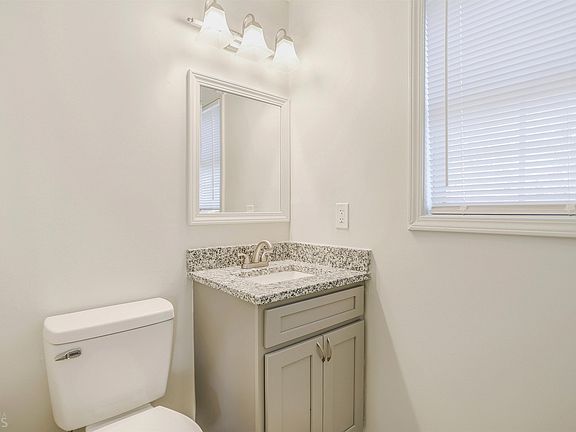 5th image of 874 Churchill Ct