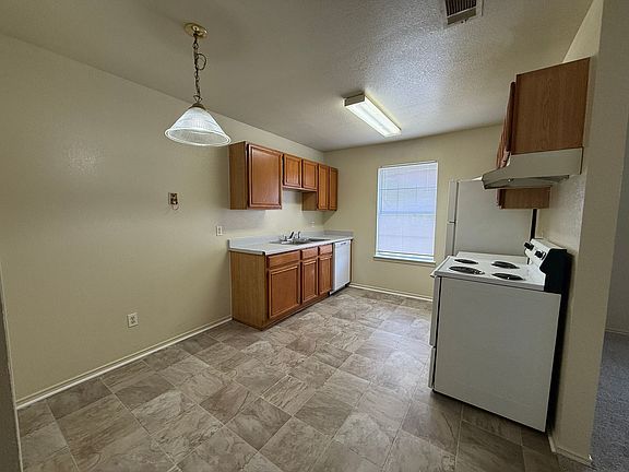 5th image of 1706 Benttree Dr APT C