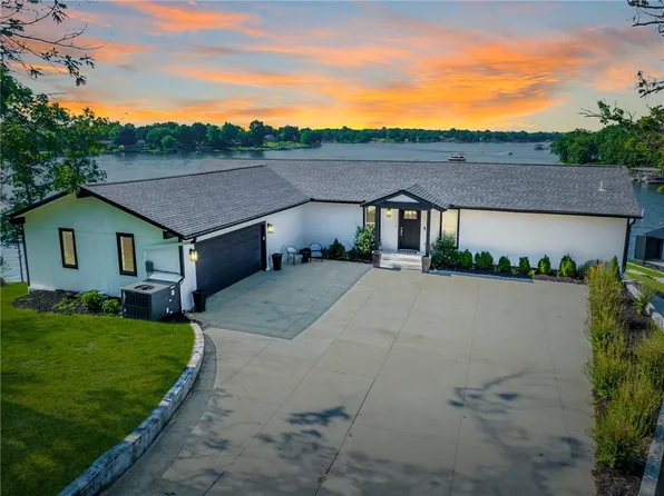 490 Lake Viking Ter, Gallatin, MO 64640