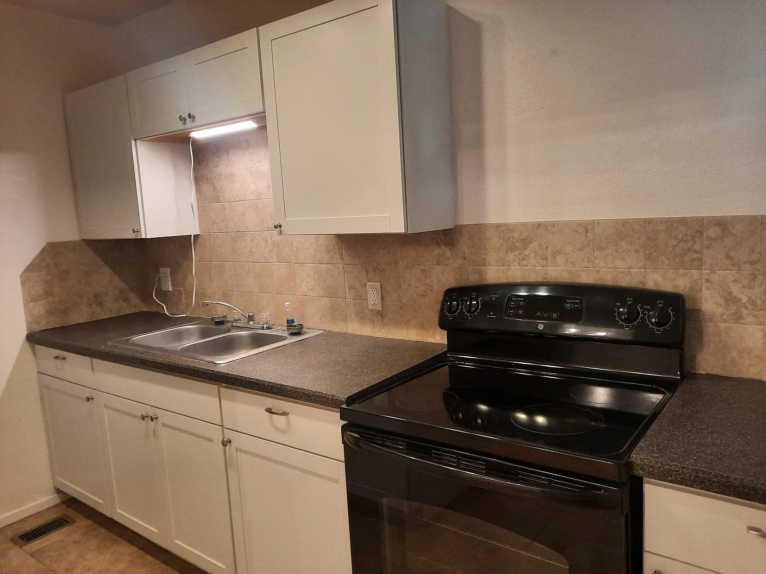 512 Phoenix Ave — Photo 4