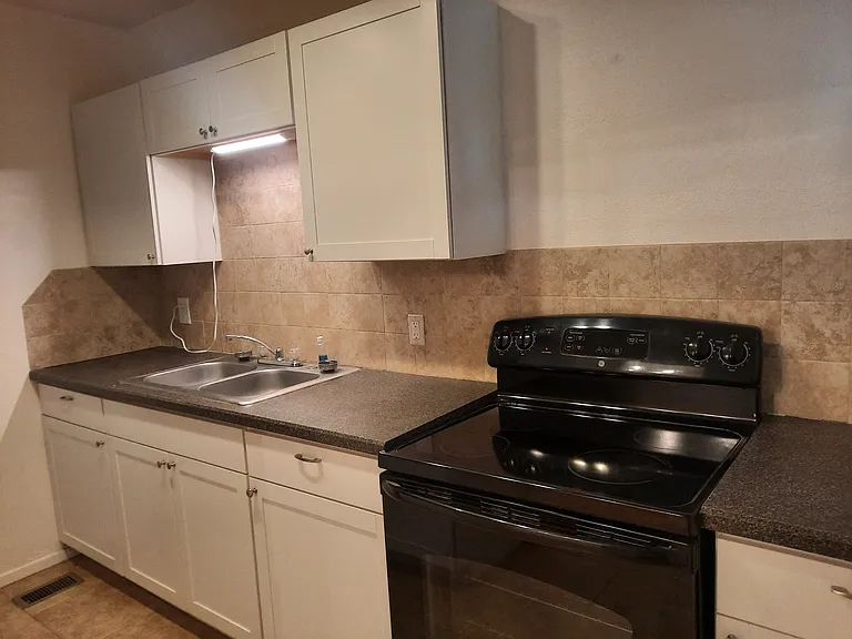 512 Phoenix Ave — Photo 42