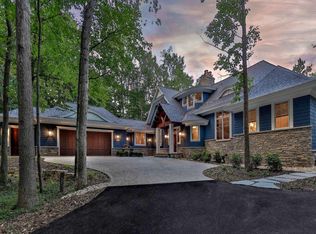 5626 Lakeview Dr, Interlochen, MI 49643