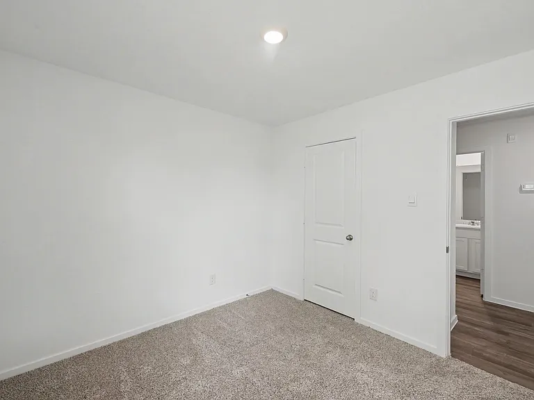 40839 Hawthorne Glades St — Photo 30