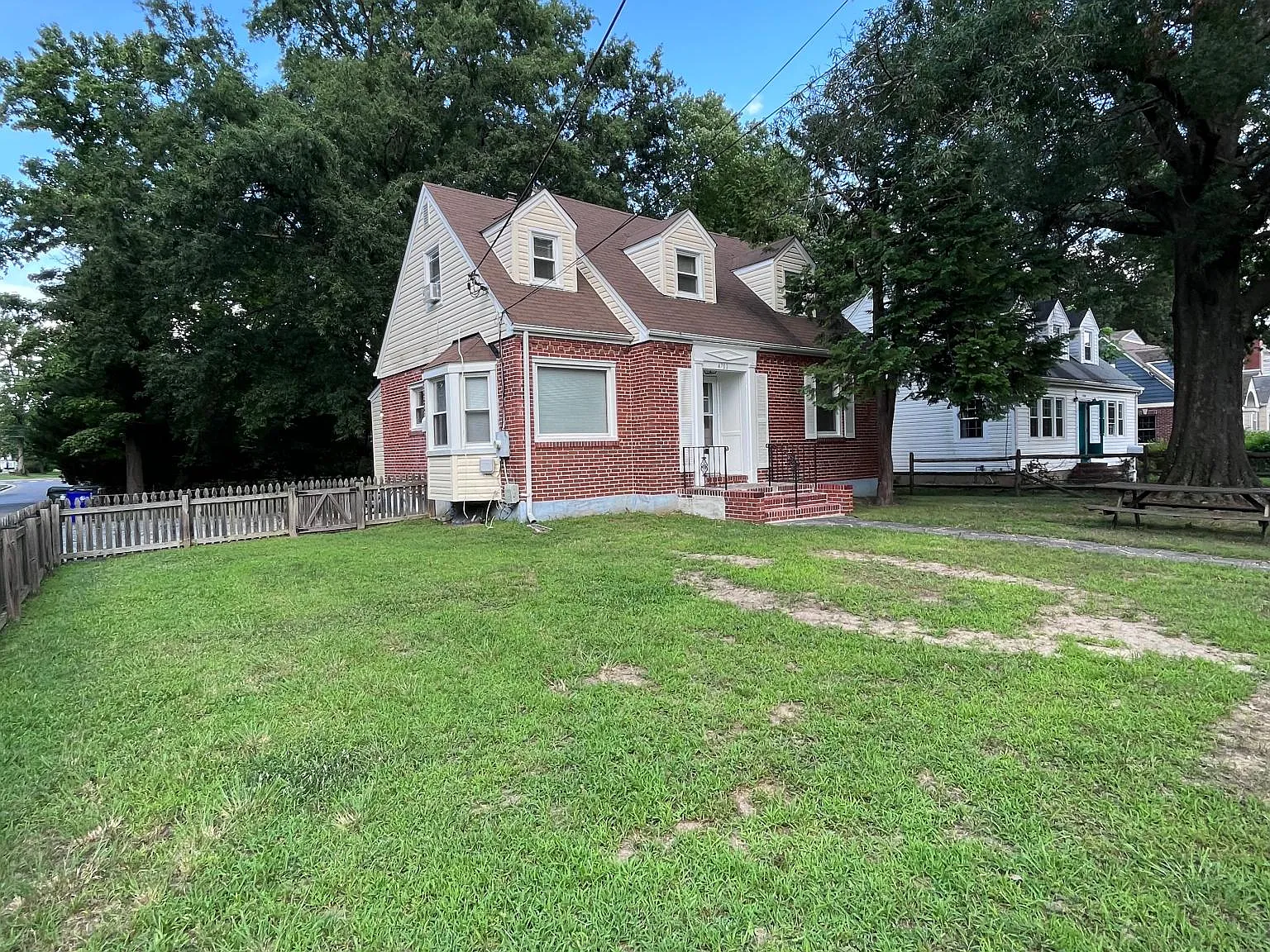 8 bed, 1448 sqft, $5,830 — Photo 1