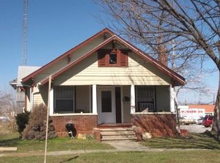 204 W Oak St, Carbondale, IL 62901