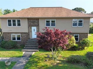 16 Newport Ln, Narragansett, RI 02882