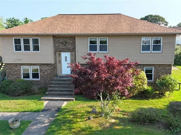 16 Newport Ln, Narragansett, RI 02882