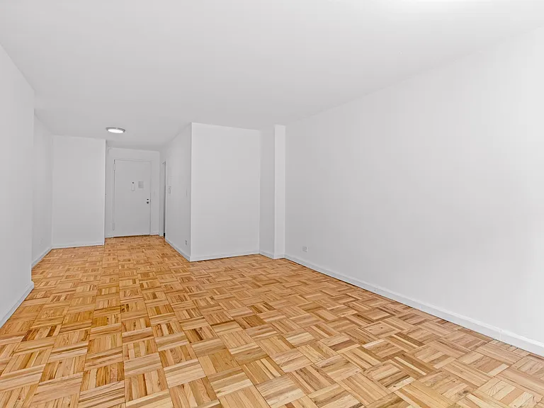 320 E 23rd St #4H — Photo 4