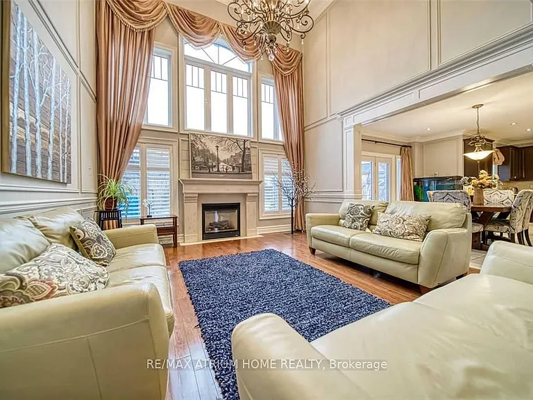 18 Soleil Blvd — Photo 3