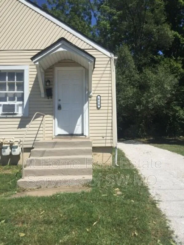 Building Photo - 614 S Grant Ave