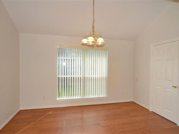 3rd image of 1102 Chase Park Dr