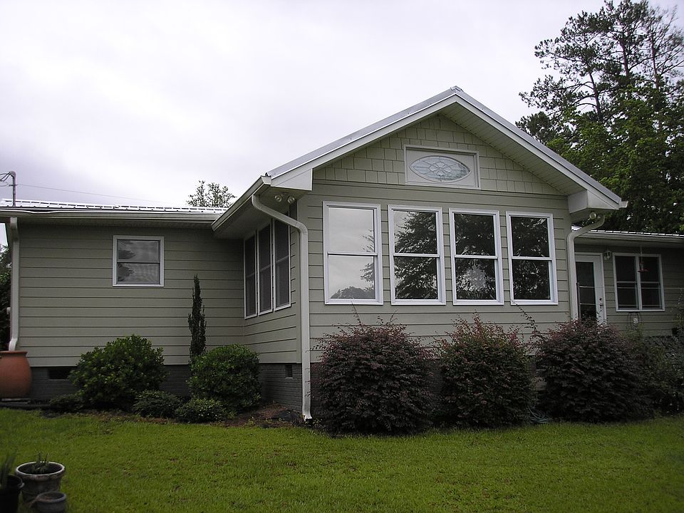 2nd image of 120 Candy Cane Ln