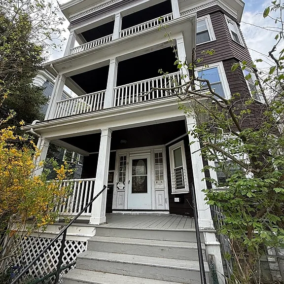 29 Lewis St #1 — Photo 1