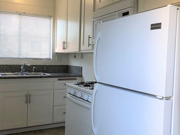 3rd image of 11923-27 W Venice Blvd #23-06