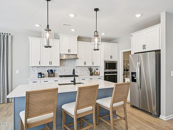 7th image of this home