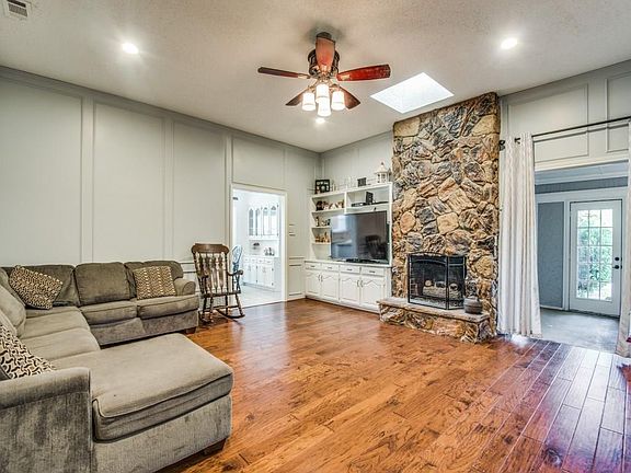 2nd image of 2728 Timberleaf Pl
