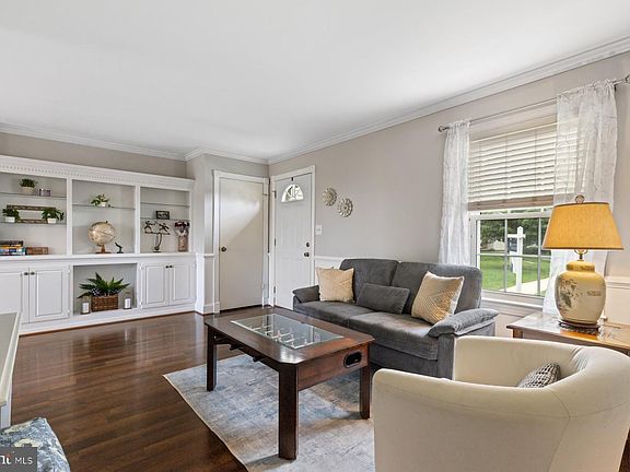 4th image of 228 Alymer Ct