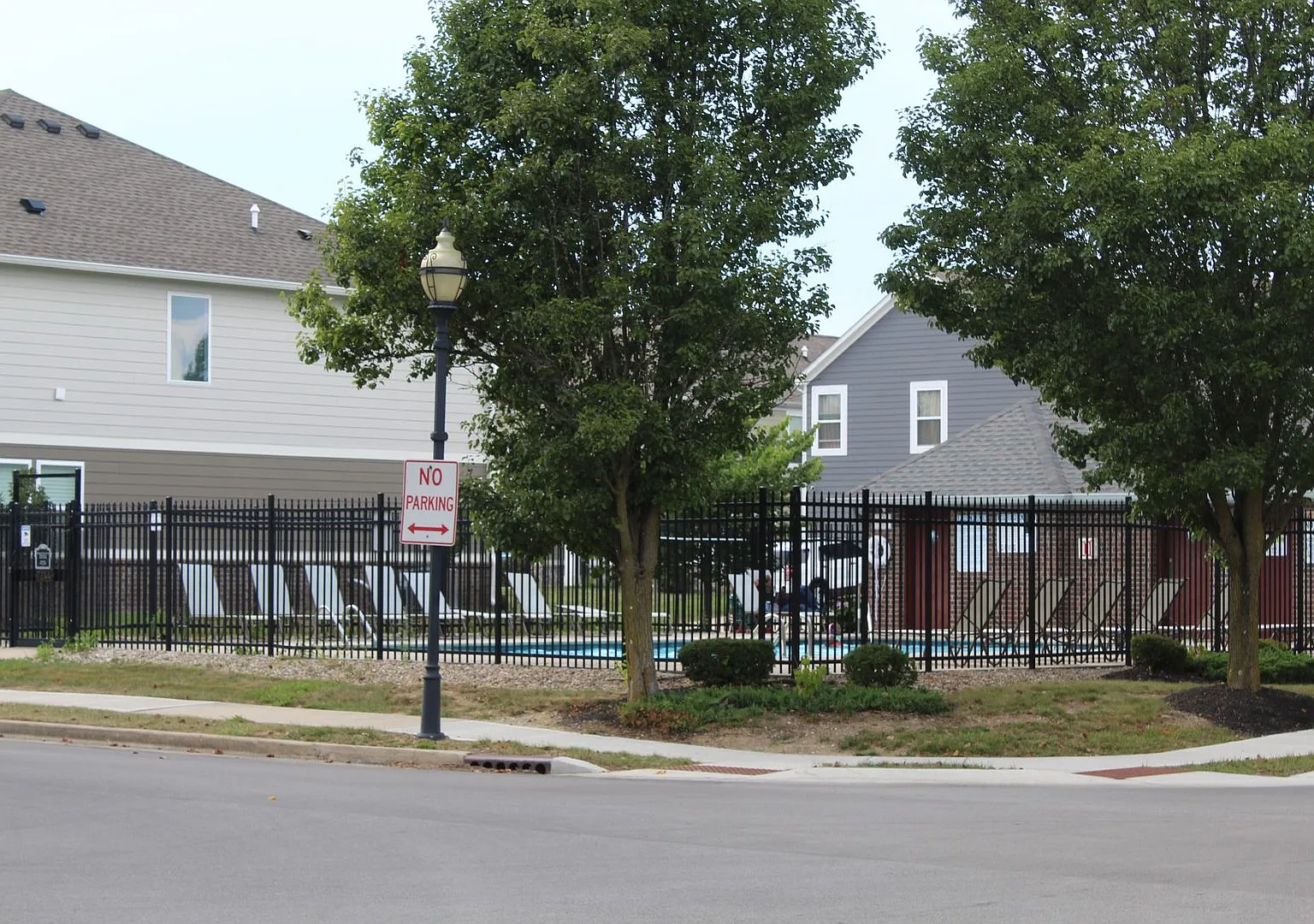 Coming Soon! Beautiful 3 BR Condo in a Great Avon Community! — Photo 4