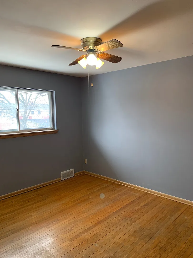 9500 W Capitol Dr 4 unit — Photo 4