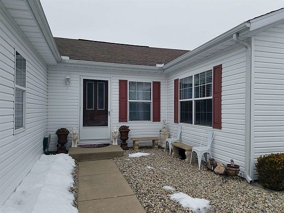 2nd image of 29843 Roscommon Dr