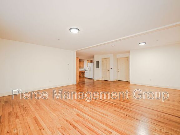 4th image of 843 S Mammoth Rd Unit 2