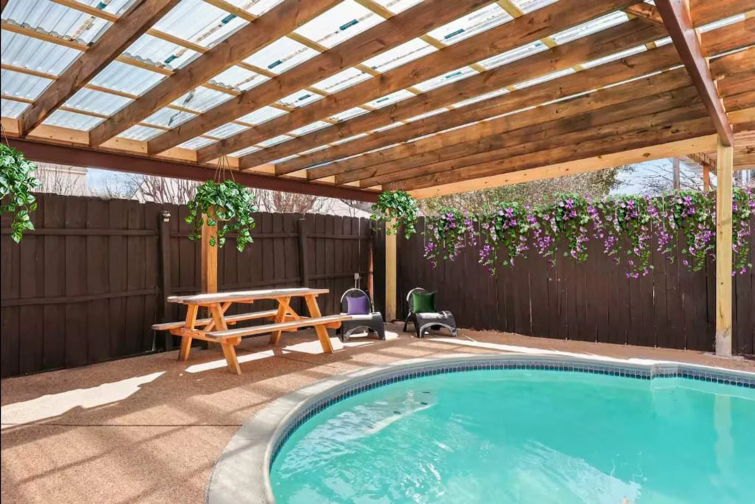 5 bed, 2.0 bath, 2012 sqft, $6,709 — Photo 2