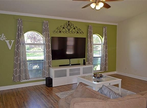4th image of 2028 Christie Ln