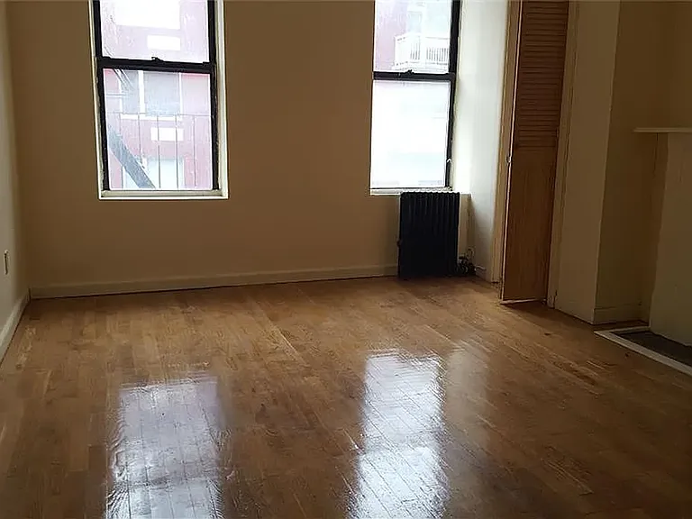 530 W 46th St #2E — Photo 8