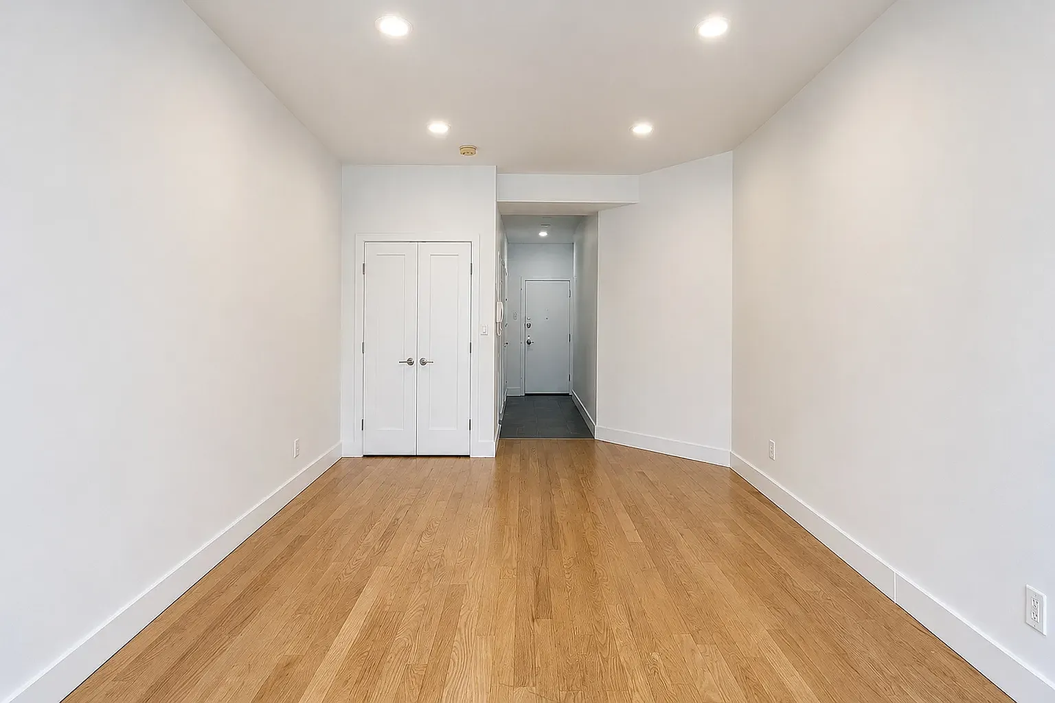577 2nd Avenue — Photo 3